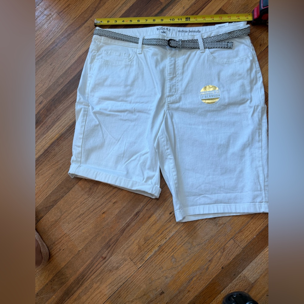 Riders by Lee midrise Bermuda shorts new with tags. Size 18. White - Picture 4 of 5